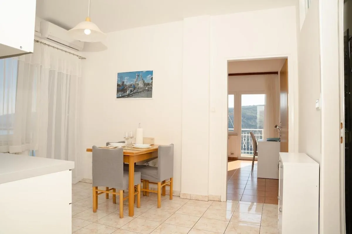 Apartment Comfort ,1Bdr App With Sea View,Ac,41 Rabac