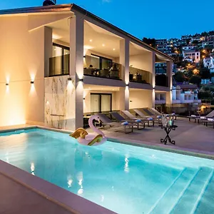  Apartment Nina - With Pool Near The Sea