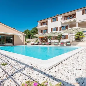 Apartment E&t With A Beautiful Pool, Rabac